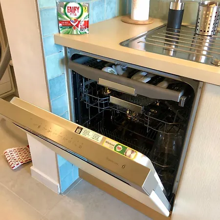 Large Sunny And Bright With Park View