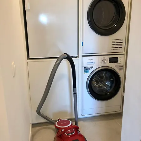 Large Sunny And Bright With Park View Appartement