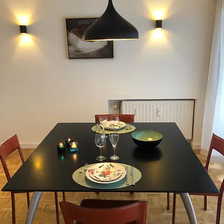 Large Sunny And Bright With Park View