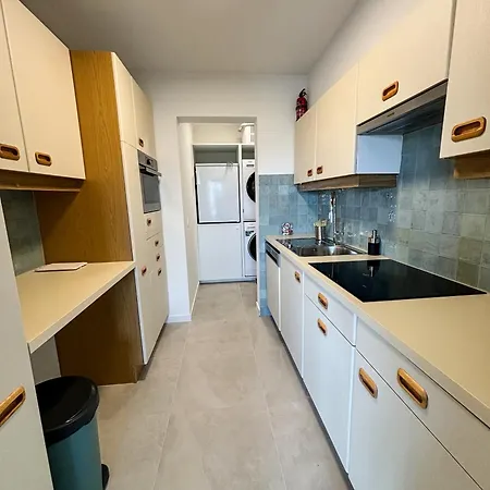 Lejlighed Large Sunny And Bright With Park View