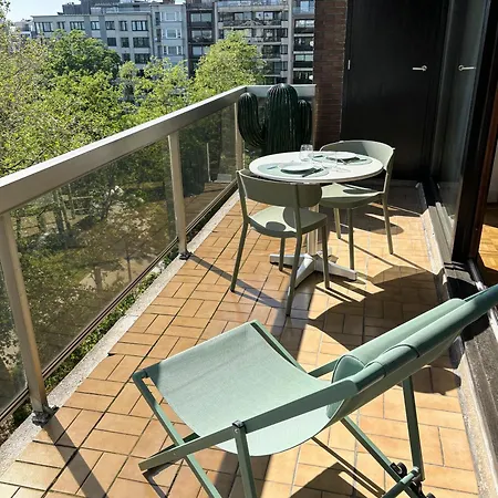 Apartment Large Sunny And Bright With Park View