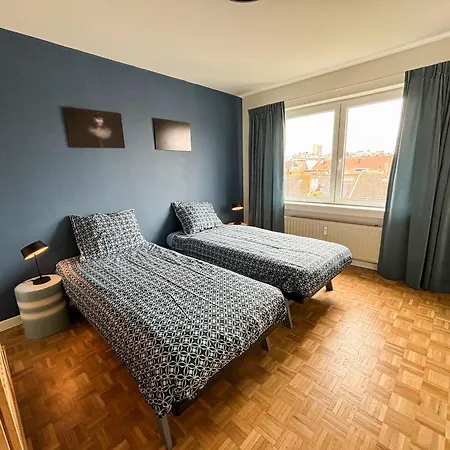 Large Sunny And Bright With Park View *