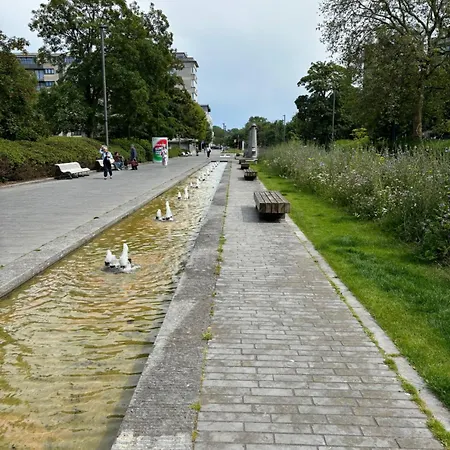 Lejlighed Large Sunny And Bright With Park View