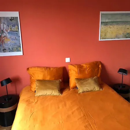 Large Sunny And Bright With Park View